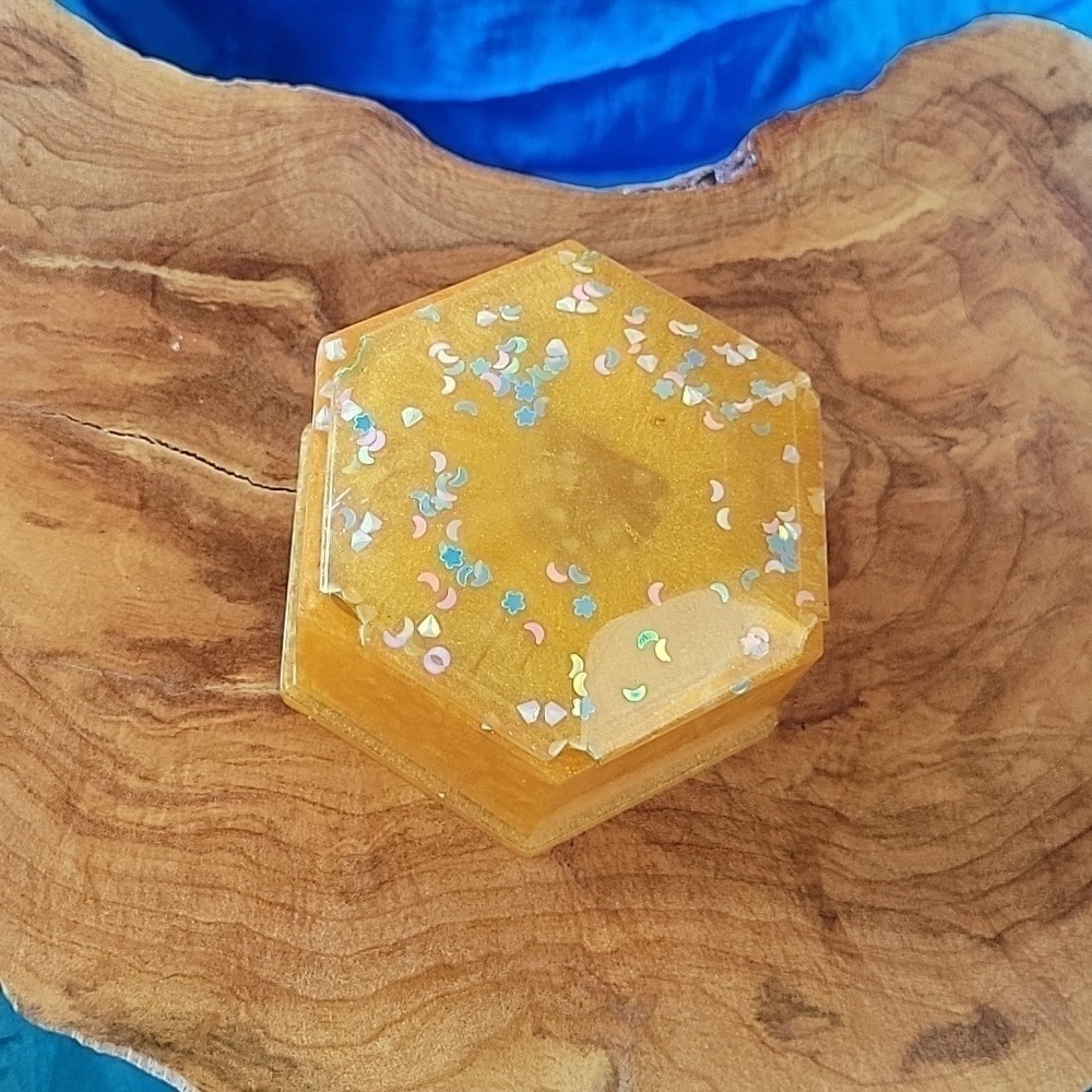 New Handmade Honeycomb Shape Yellow Resin Keepsake Dish With Wrapped Gift Box